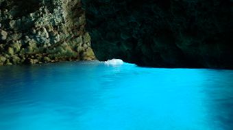 恩納村の青の洞窟